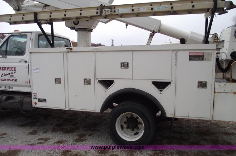 image for item C5734 1998 Ford F800 bucket/boom truck