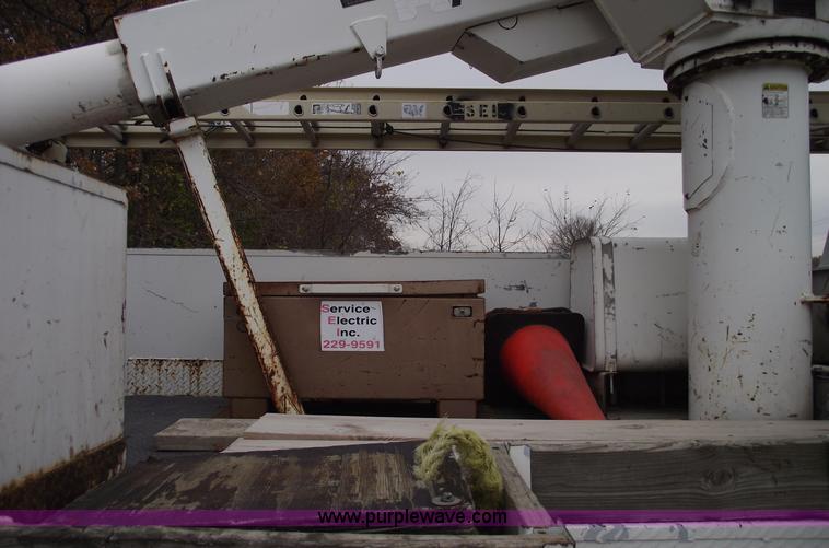 image for item C5734 1998 Ford F800 bucket/boom truck