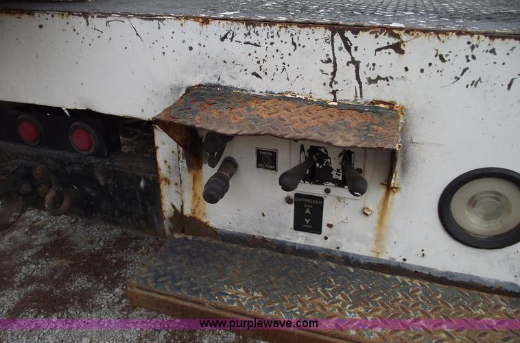 image for item C5734 1998 Ford F800 bucket/boom truck