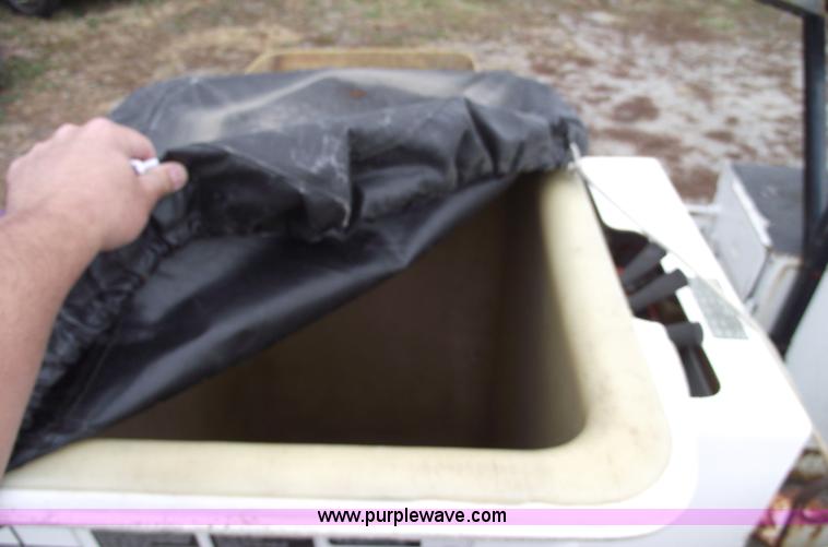 image for item C5734 1998 Ford F800 bucket/boom truck