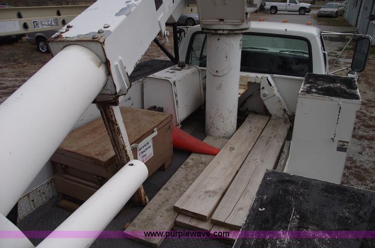 image for item C5734 1998 Ford F800 bucket/boom truck