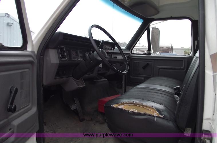 image for item C5734 1998 Ford F800 bucket/boom truck