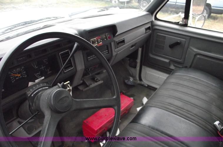 image for item C5734 1998 Ford F800 bucket/boom truck