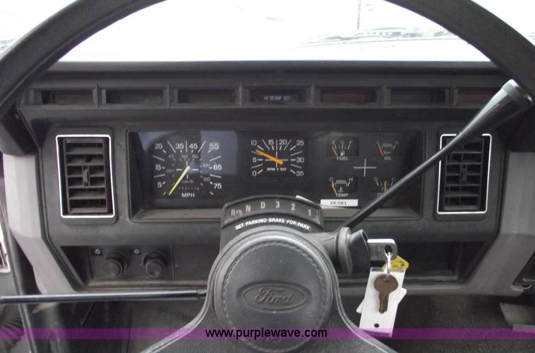 image for item C5734 1998 Ford F800 bucket/boom truck