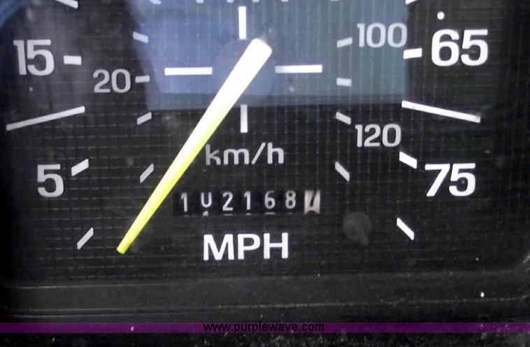 image for item C5734 1998 Ford F800 bucket/boom truck