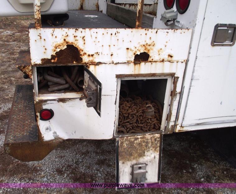 image for item C5734 1998 Ford F800 bucket/boom truck