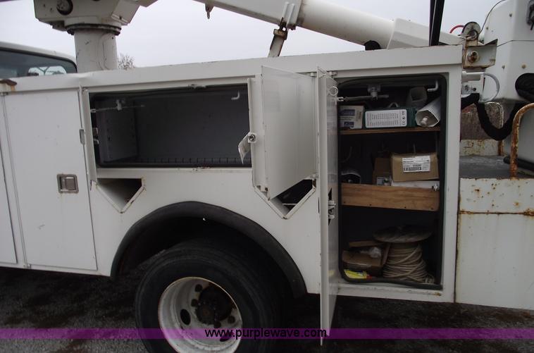 image for item C5734 1998 Ford F800 bucket/boom truck
