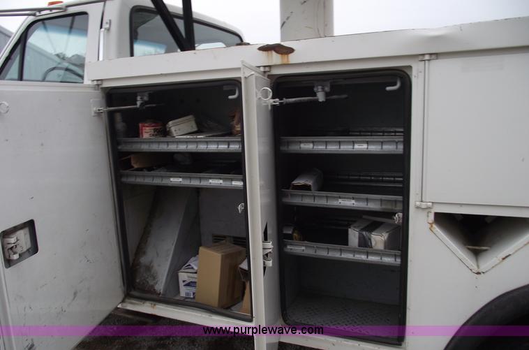 image for item C5734 1998 Ford F800 bucket/boom truck