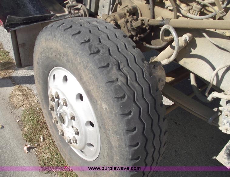 image for item C5737 1992 Peterbilt 379 dump truck