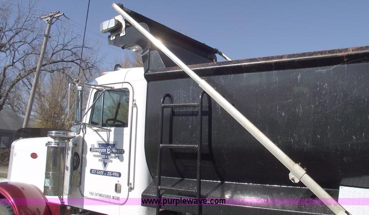 image for item C5737 1992 Peterbilt 379 dump truck