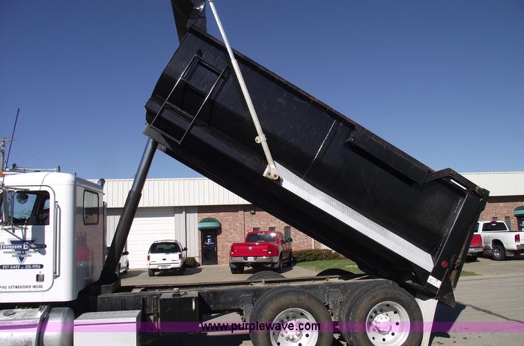 image for item C5737 1992 Peterbilt 379 dump truck