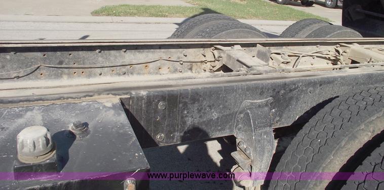 image for item C5737 1992 Peterbilt 379 dump truck