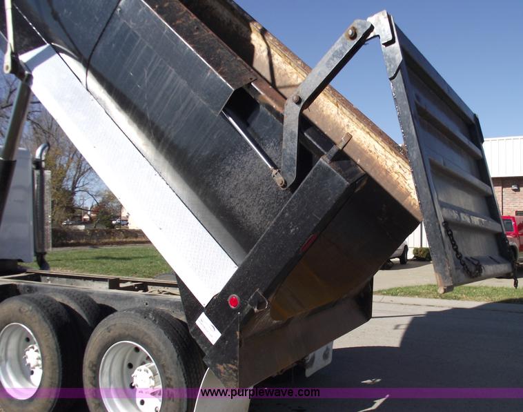 image for item C5737 1992 Peterbilt 379 dump truck