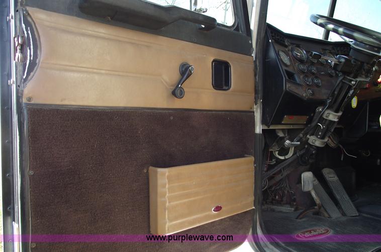 image for item C5737 1992 Peterbilt 379 dump truck