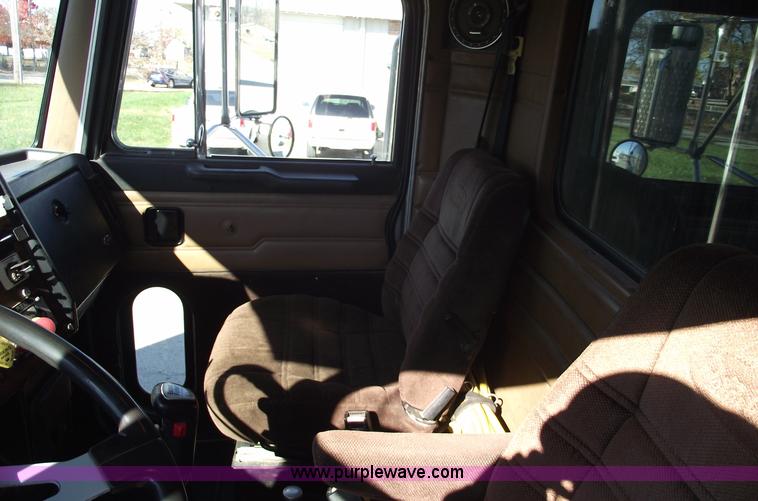 image for item C5737 1992 Peterbilt 379 dump truck