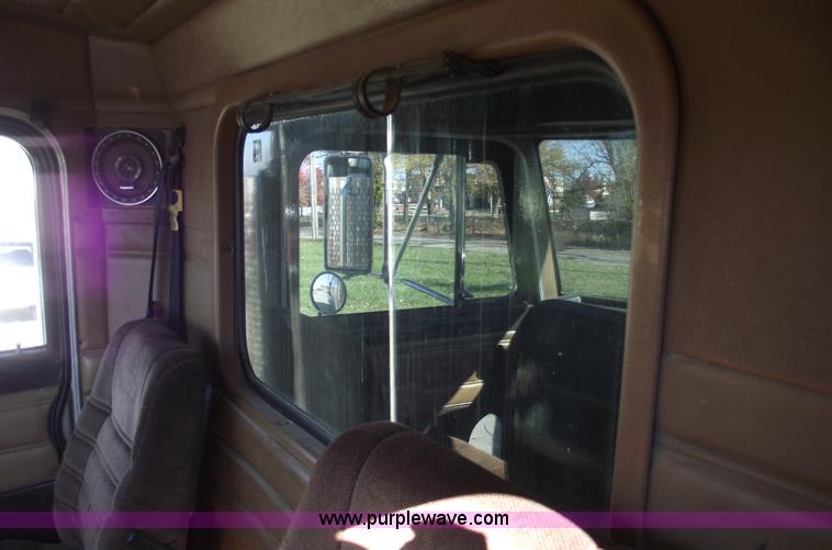 image for item C5737 1992 Peterbilt 379 dump truck