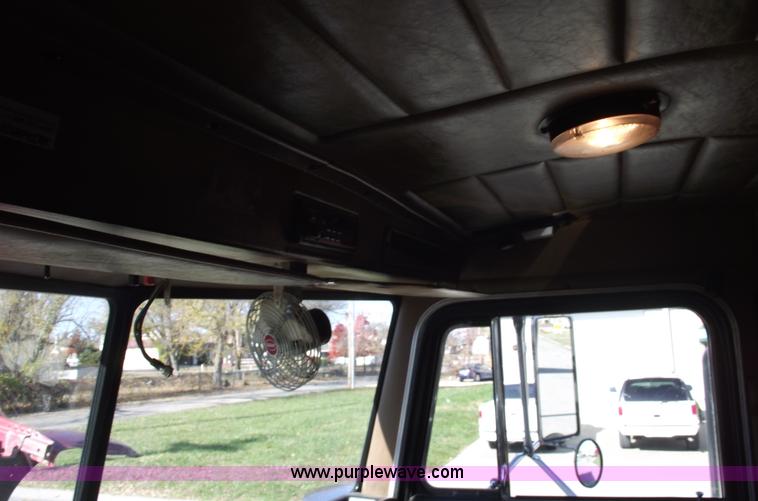 image for item C5737 1992 Peterbilt 379 dump truck