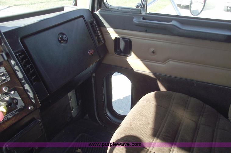 image for item C5737 1992 Peterbilt 379 dump truck