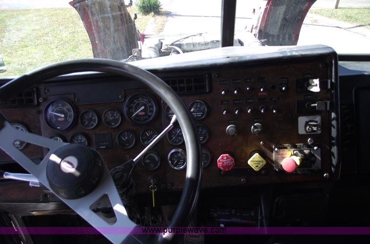 image for item C5737 1992 Peterbilt 379 dump truck