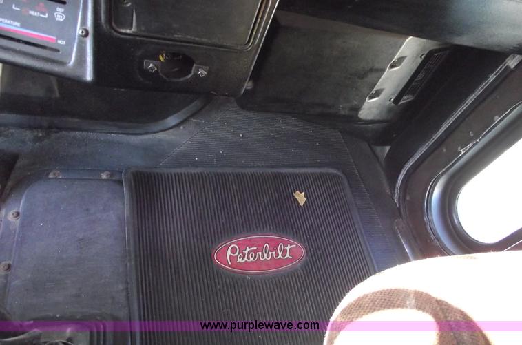 image for item C5737 1992 Peterbilt 379 dump truck