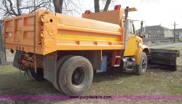 image for item C5914 1995 International 4900 dump truck