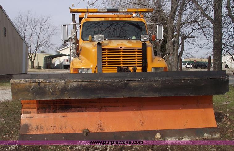 image for item C5914 1995 International 4900 dump truck