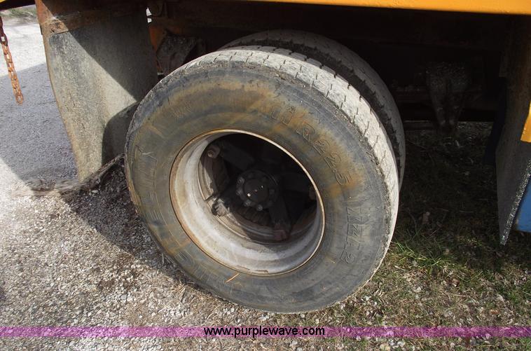 image for item C5914 1995 International 4900 dump truck