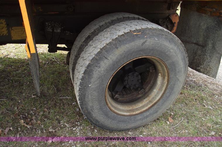 image for item C5914 1995 International 4900 dump truck