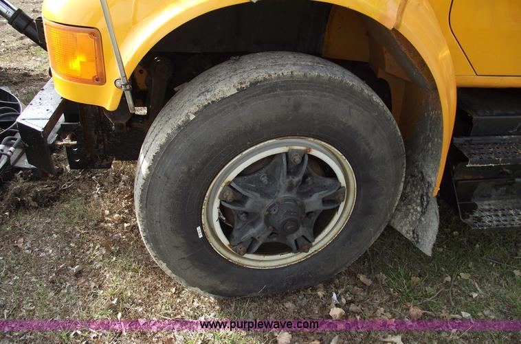 image for item C5914 1995 International 4900 dump truck