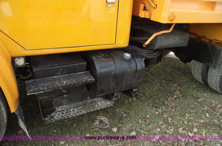 image for item C5914 1995 International 4900 dump truck