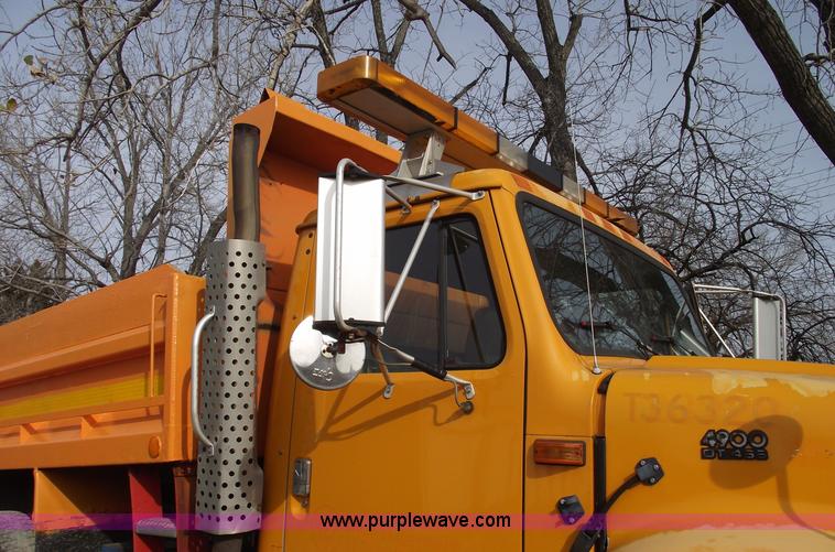image for item C5914 1995 International 4900 dump truck