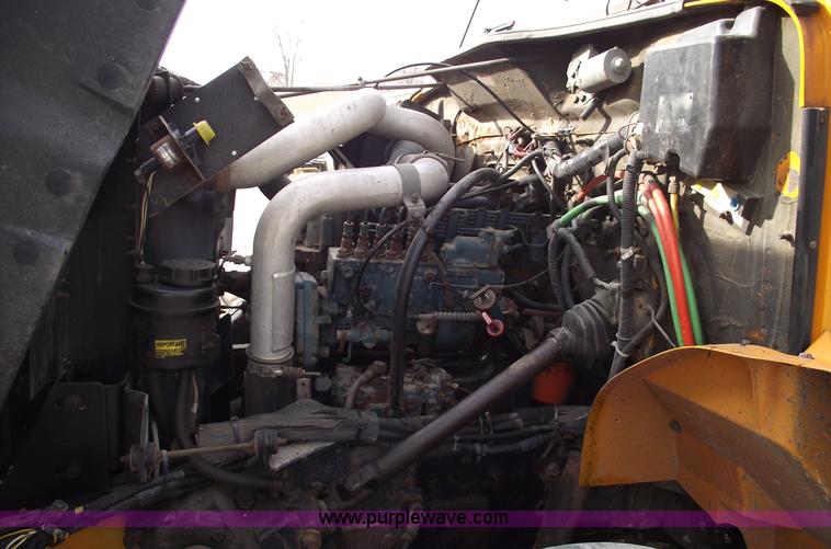 image for item C5914 1995 International 4900 dump truck