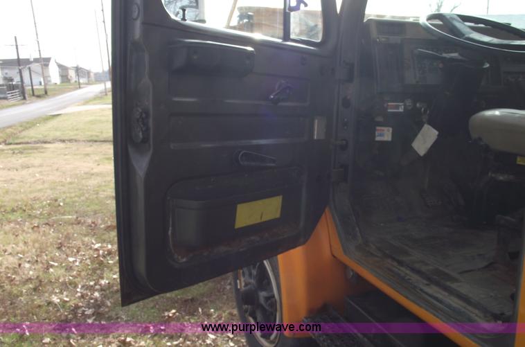 image for item C5914 1995 International 4900 dump truck