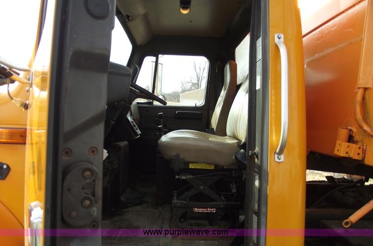 image for item C5914 1995 International 4900 dump truck