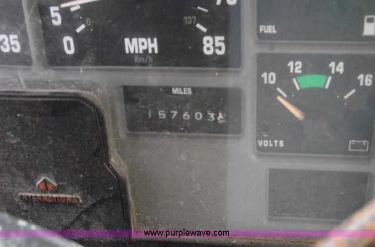 image for item C5914 1995 International 4900 dump truck