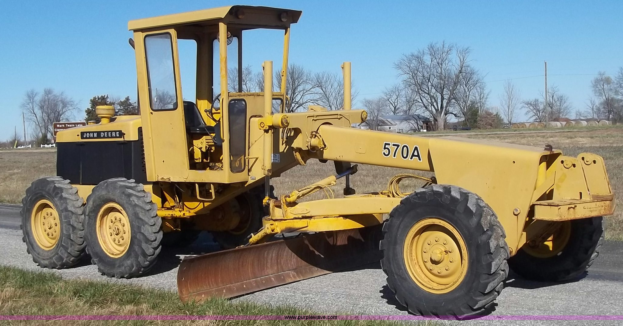 1979 John Deere 570A articulating grader in New London, MO Item B2510