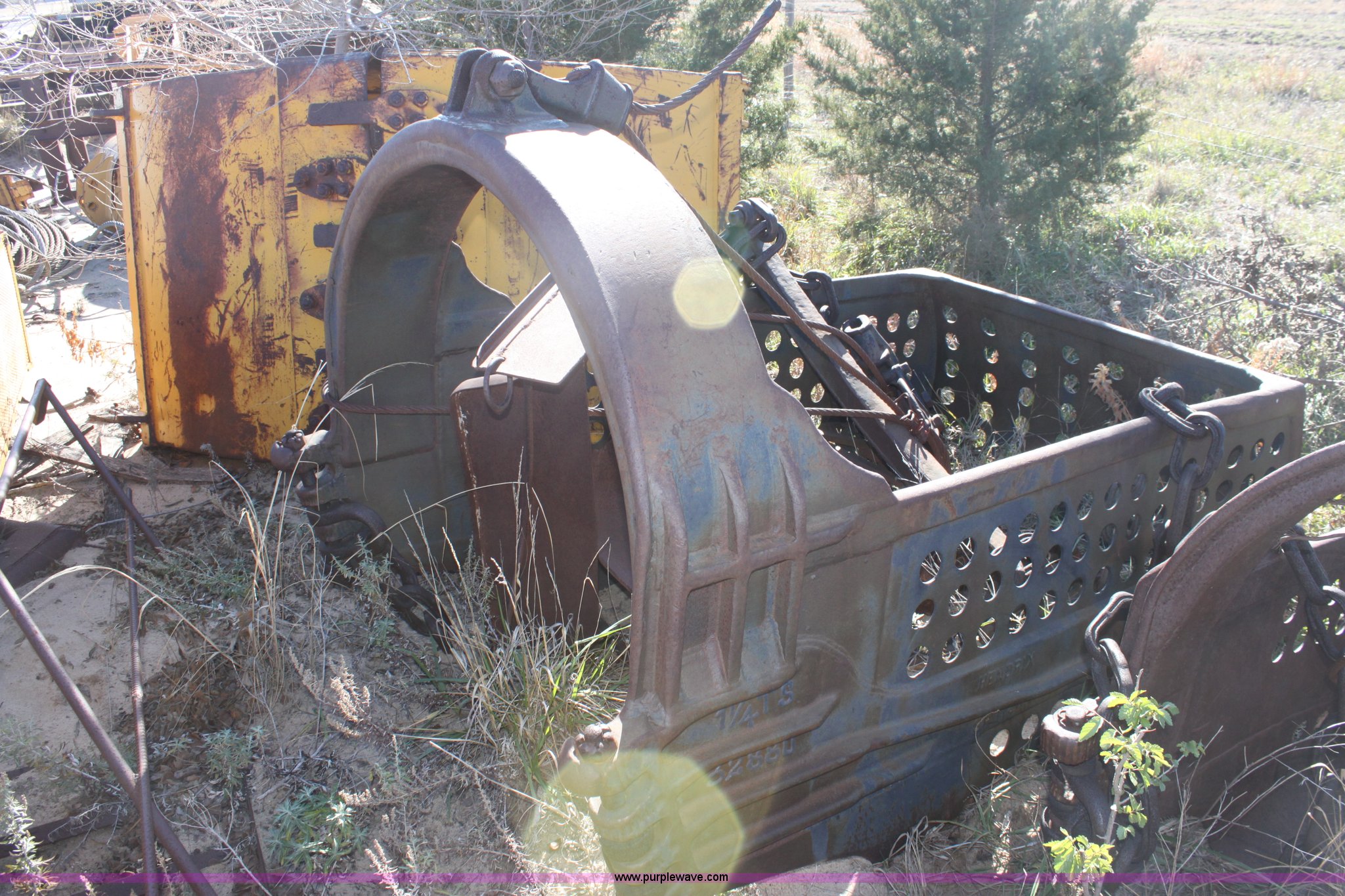 (3) drag buckets in Wichita, KS Item B8711 sold Purple Wave