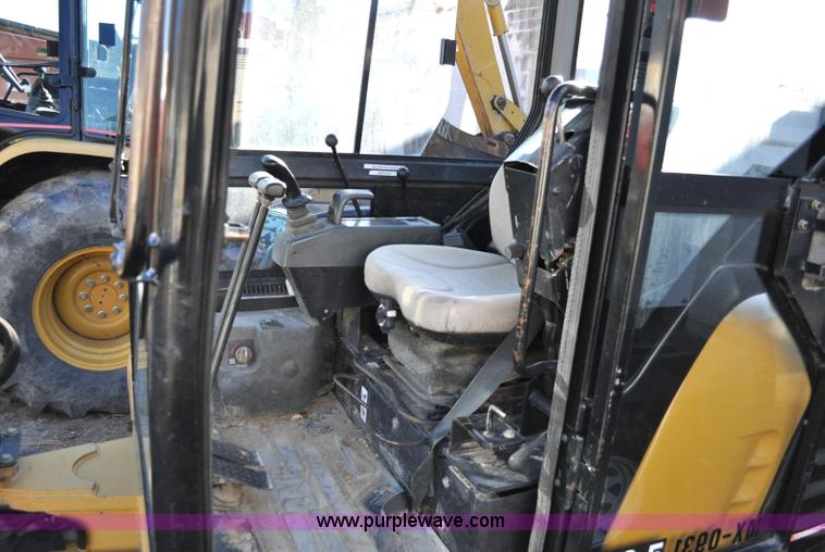 image for item A5708 2002 Caterpillar 303.5 compact excavator