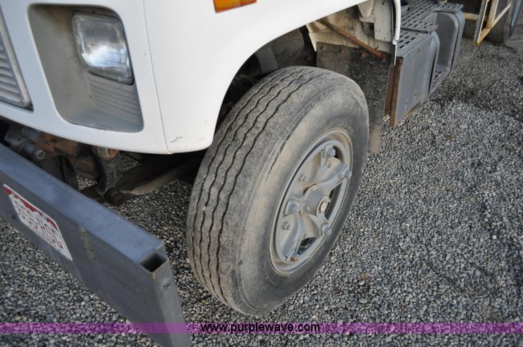 image for item A5712 1991 GMC TopKick pipeline drier rig