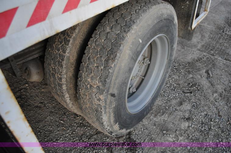 image for item A5712 1991 GMC TopKick pipeline drier rig