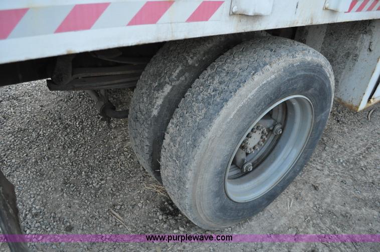 image for item A5712 1991 GMC TopKick pipeline drier rig