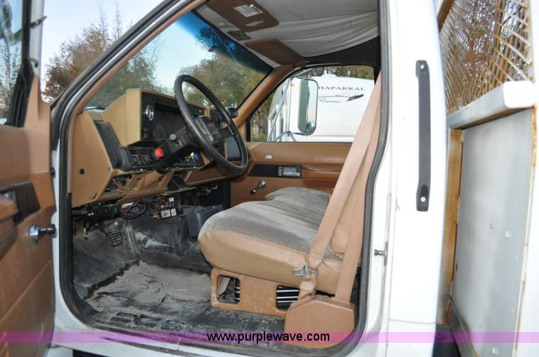 image for item A5712 1991 GMC TopKick pipeline drier rig