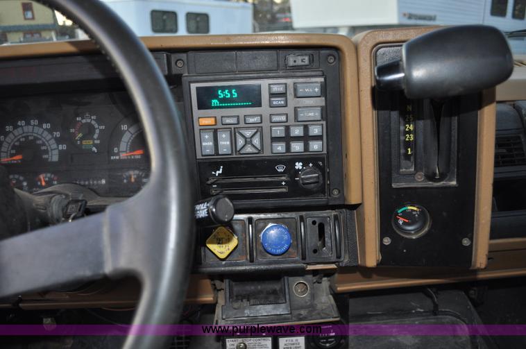 image for item A5712 1991 GMC TopKick pipeline drier rig