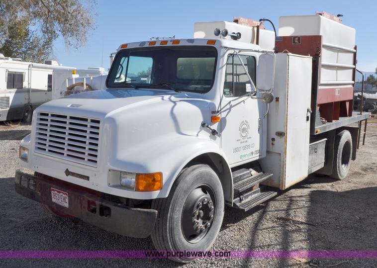 image for item A5713 1993 International 4900 boring support truck