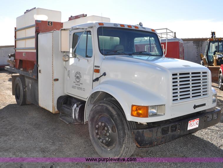 image for item A5713 1993 International 4900 boring support truck