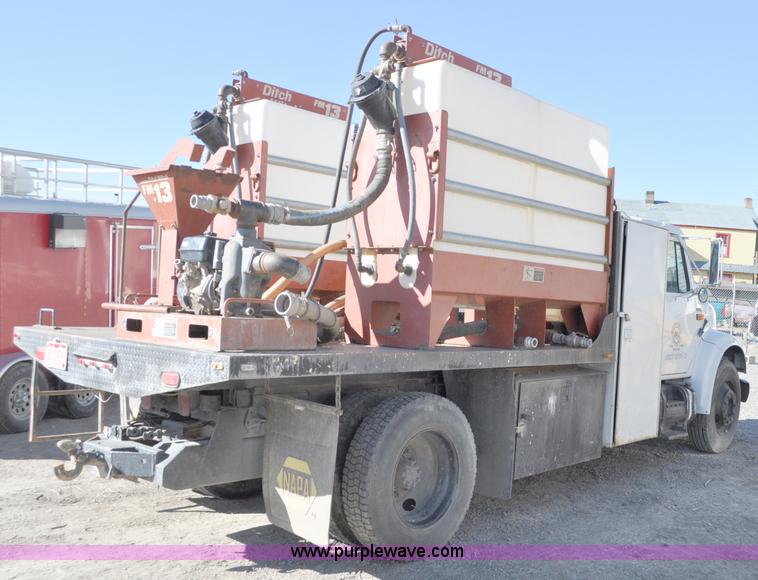 image for item A5713 1993 International 4900 boring support truck