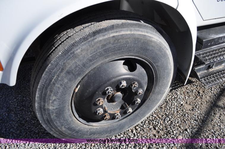 image for item A5713 1993 International 4900 boring support truck