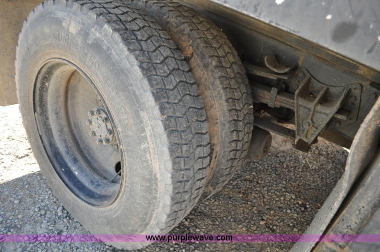 image for item A5713 1993 International 4900 boring support truck