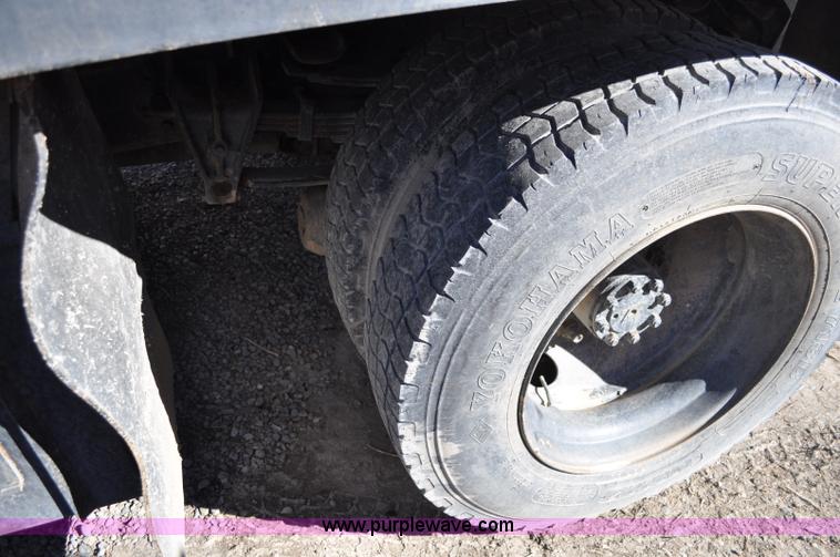 image for item A5713 1993 International 4900 boring support truck