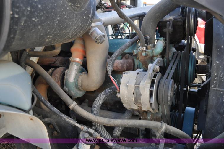 image for item A5713 1993 International 4900 boring support truck